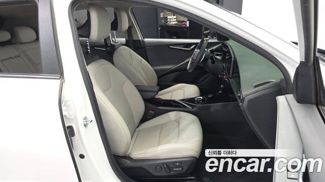 Kia Niro 2022 — Фото 11/20