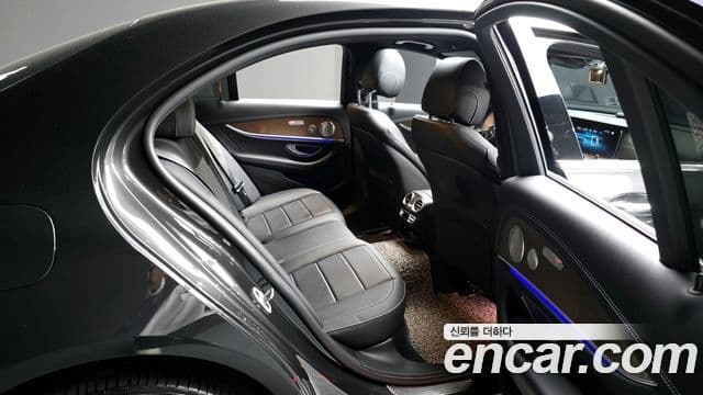Mercedes-Benz E-Class 2021 — Şəkil 12/20