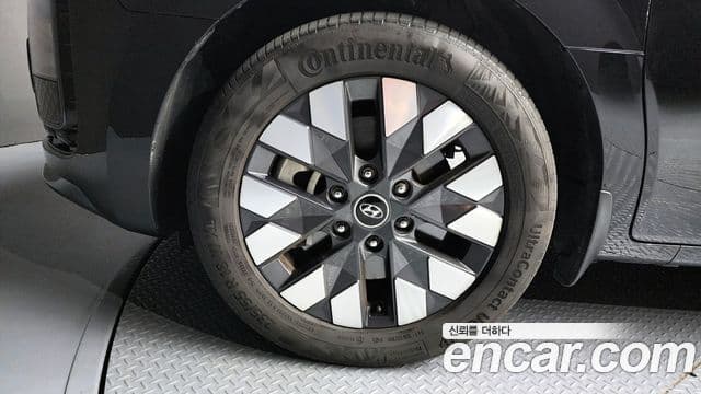 Hyundai Staria 2023 — Фото 5/20
