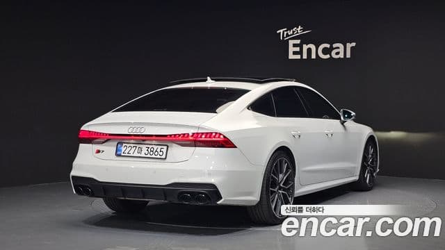 Audi A7 2022 — Şəkil 18/20