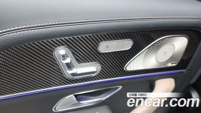 Mercedes-Benz GLE-Class 2022 — Photo 2/34