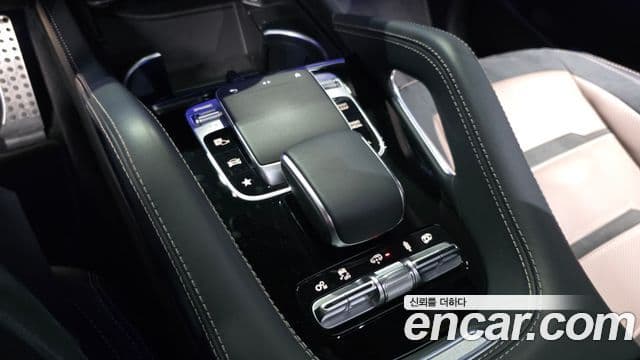 Mercedes-Benz GLE-Class 2022 — Photo 28/34