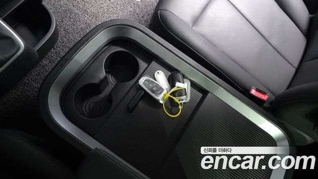 Hyundai Staria 2023 — Фото 18/20