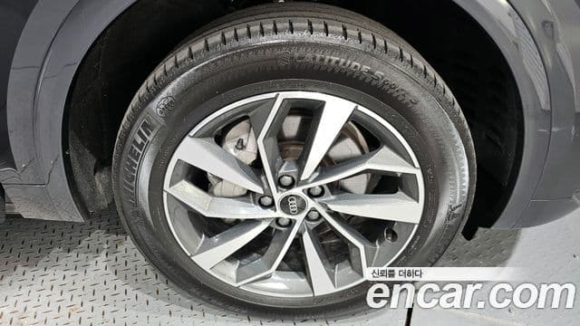 Audi Q5 2023 — ფოტო 9/35