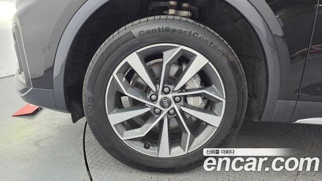 Audi Q5 2023 — ფოტო 5/20