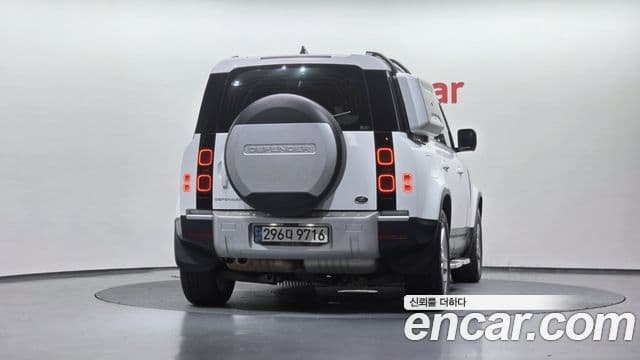 Land Rover Defender 2021 — ფოტო 3/20