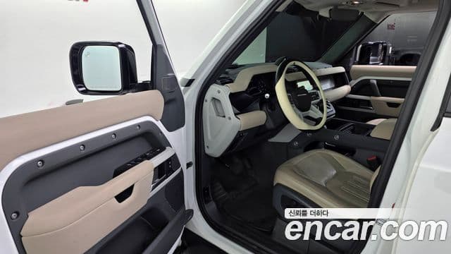 Land Rover Defender 2021 — ფოტო 8/20