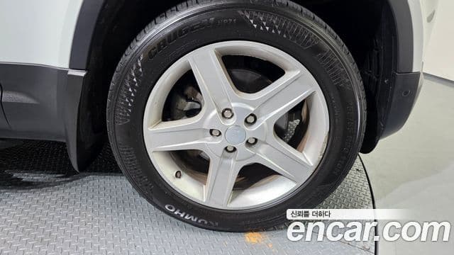 Land Rover Defender 2021 — Photo 24/38