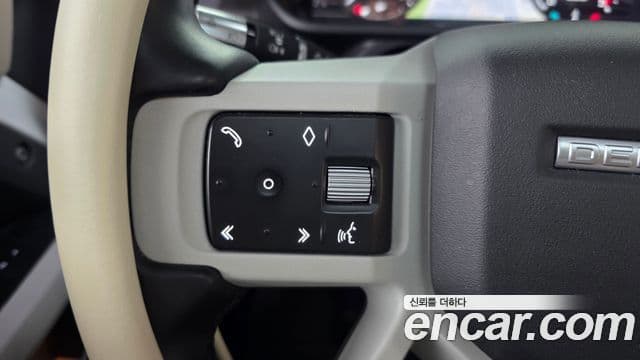 Land Rover Defender 2021 — Photo 29/38