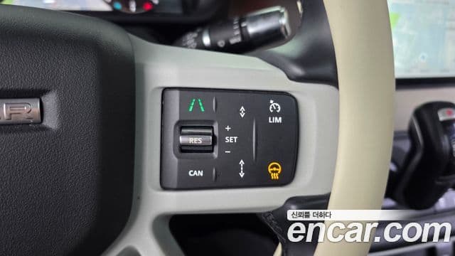 Land Rover Defender 2021 — Photo 30/38