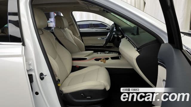 Genesis GV70 2023 — Photo 15/31