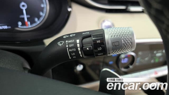 Genesis GV70 2023 — Photo 16/31