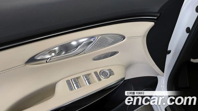 Genesis GV70 2023 — Photo 27/31