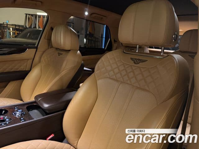Bentley Bentayga 2018 — Photo 2/19