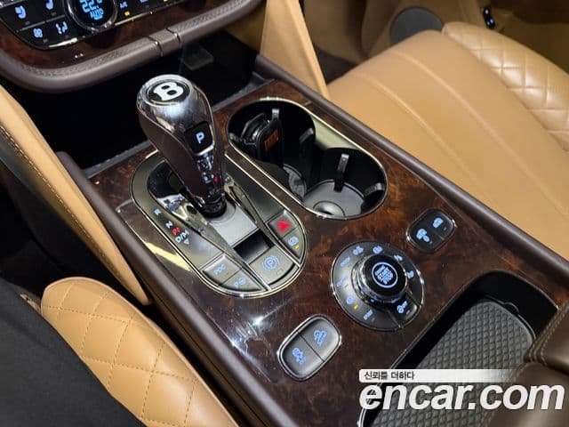 Bentley Bentayga 2018 — Photo 13/19