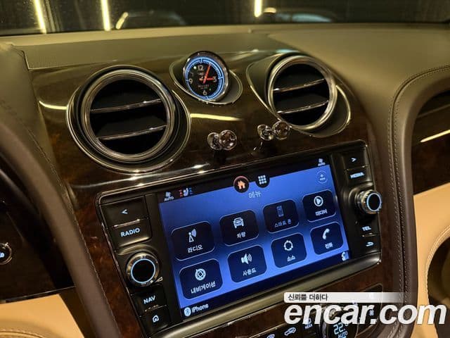 Bentley Bentayga 2018 — Photo 12/19