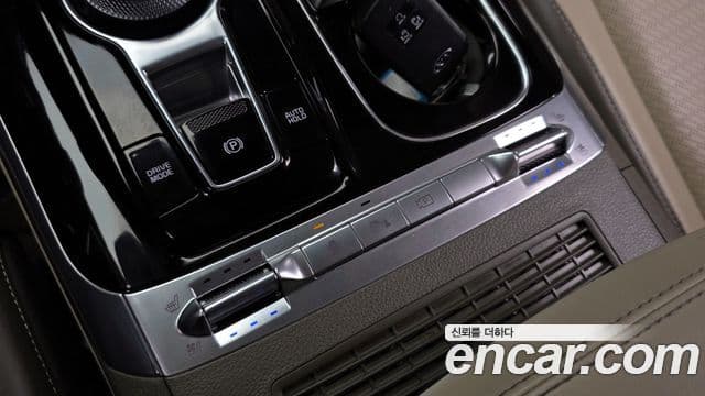 Kia Carnival 2021 — Şəkil 17/20