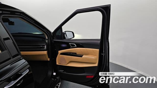Kia Carnival 2022 — фото 7 из 20