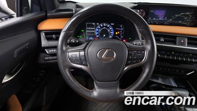 Lexus UX250h 2019 — Фото 13/20