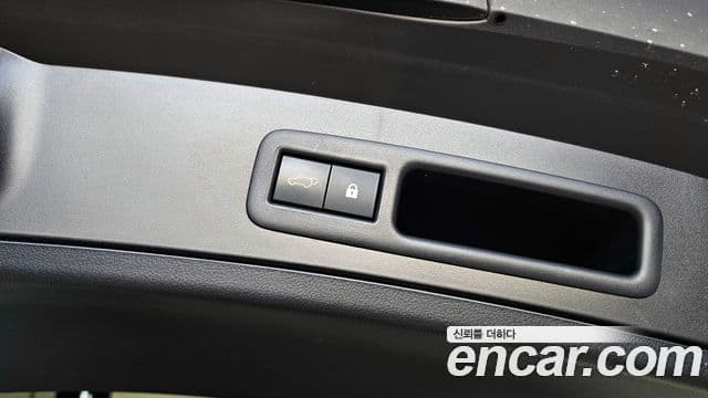 Lexus UX250h 2019 — Photo 5/36
