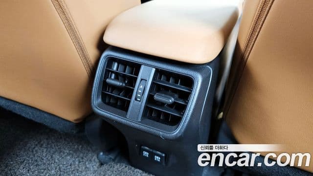 Lexus UX250h 2019 — Photo 16/36