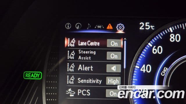 Lexus UX250h 2019 — Photo 26/36