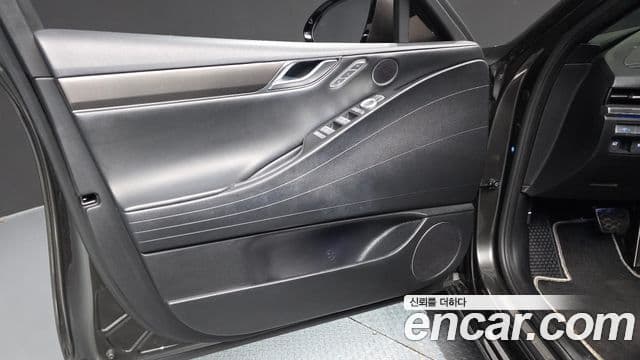 Genesis G80 2022 — ფოტო 28/35
