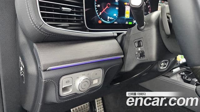 Mercedes-Benz GLS-Class 2021 — Photo 33/40