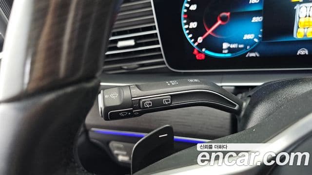 Mercedes-Benz GLS-Class 2021 — Photo 17/40