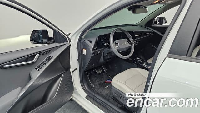 Kia Niro 2022 — ფოტო 10/20