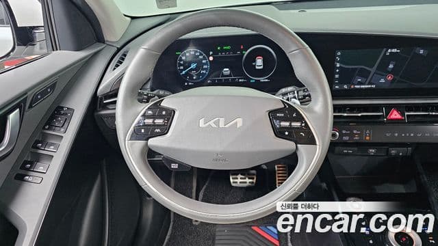 Kia Niro 2022 — ფოტო 13/20