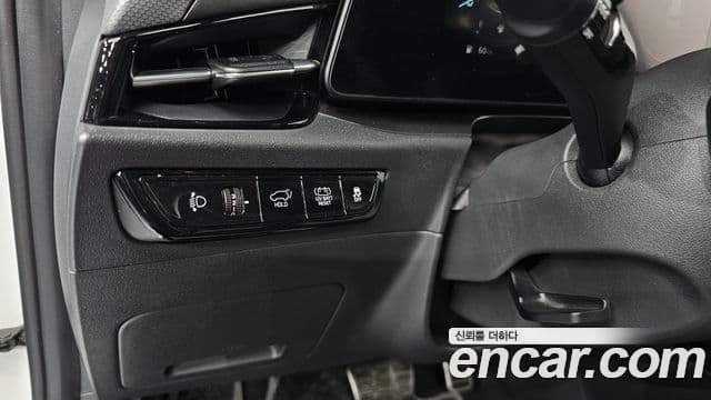 Kia Niro 2022 — ფოტო 14/20