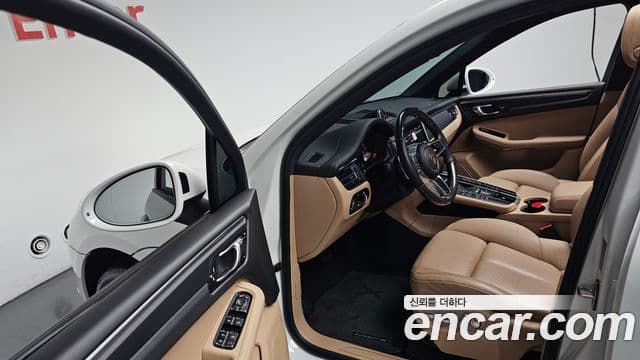 Porsche Macan 2021 — Фото 10/20