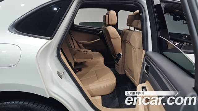 Porsche Macan 2021 — Фото 11/20