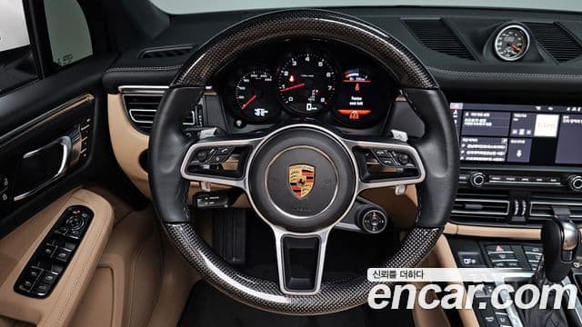 Porsche Macan 2021 — Фото 13/20