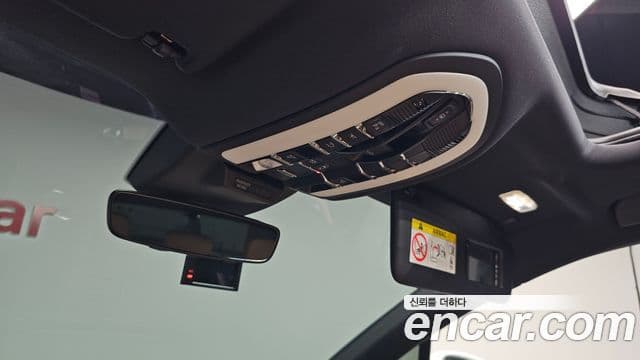 Porsche Macan 2021 — Фото 16/20