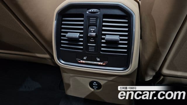 Porsche Macan 2021 — Фото 19/20