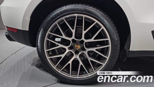 Porsche Macan 2021 — Şəkil 9/37