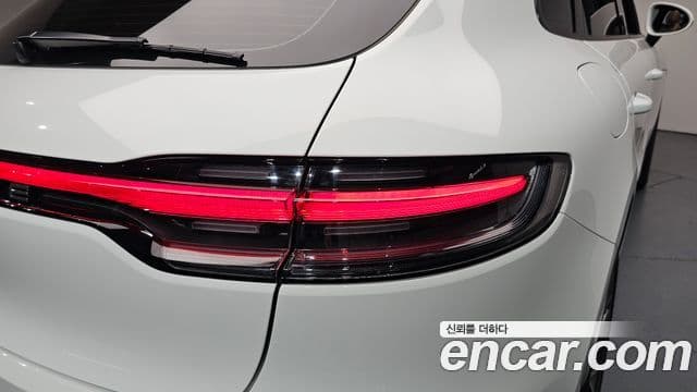 Porsche Macan 2021 — Şəkil 35/37