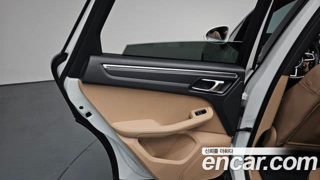 Porsche Macan 2021 — Şəkil 7/37