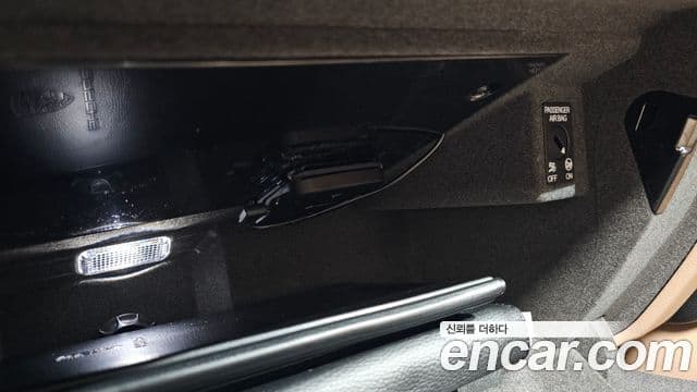 Porsche Macan 2021 — Şəkil 32/37