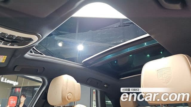 Porsche Macan 2021 — Şəkil 33/37