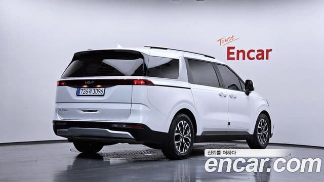 Kia Carnival 2022 — ფოტო 2/20