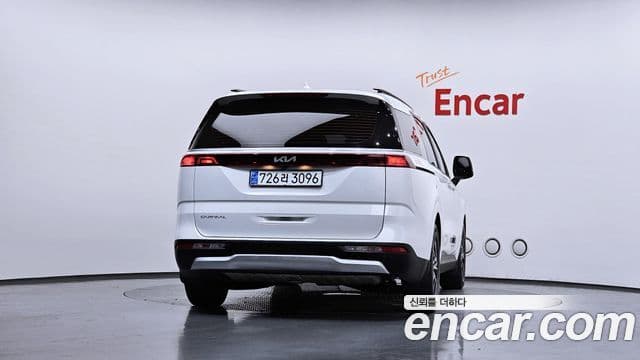 Kia Carnival 2022 — ფოტო 4/20