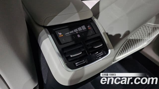 Volvo XC60 2026 — Photo 2/38