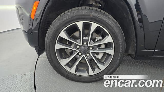 Jeep Grand Cherokee 2021 — ფოტო 5/20