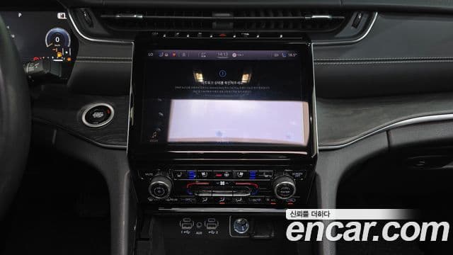 Jeep Grand Cherokee 2021 — ფოტო 13/20