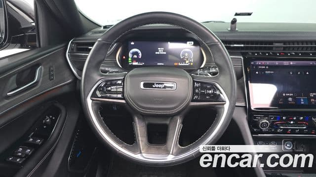 Jeep Grand Cherokee 2021 — ფოტო 14/20