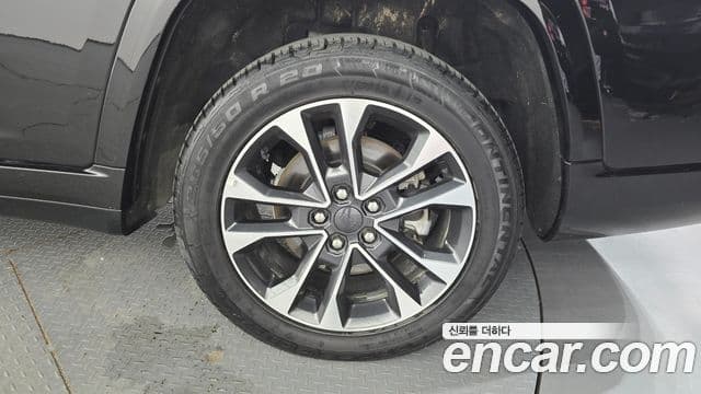 Jeep Grand Cherokee 2021 — Photo 31/34