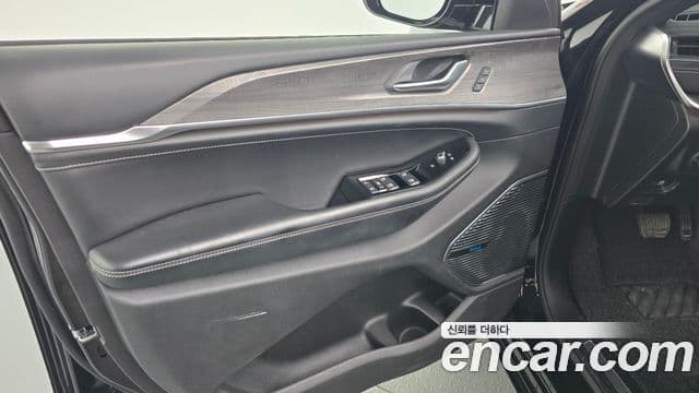 Jeep Grand Cherokee 2021 — Photo 19/34